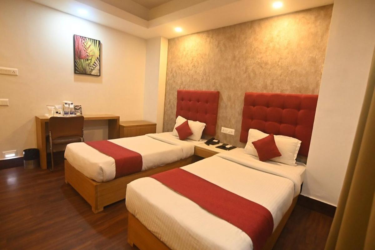 Hotel Prag Continental Guwahati Eksteriør billede