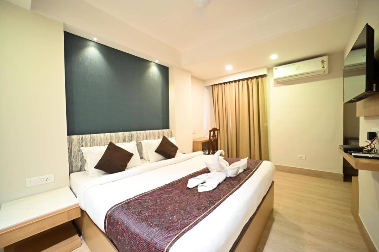 Hotel Prag Continental Guwahati Eksteriør billede