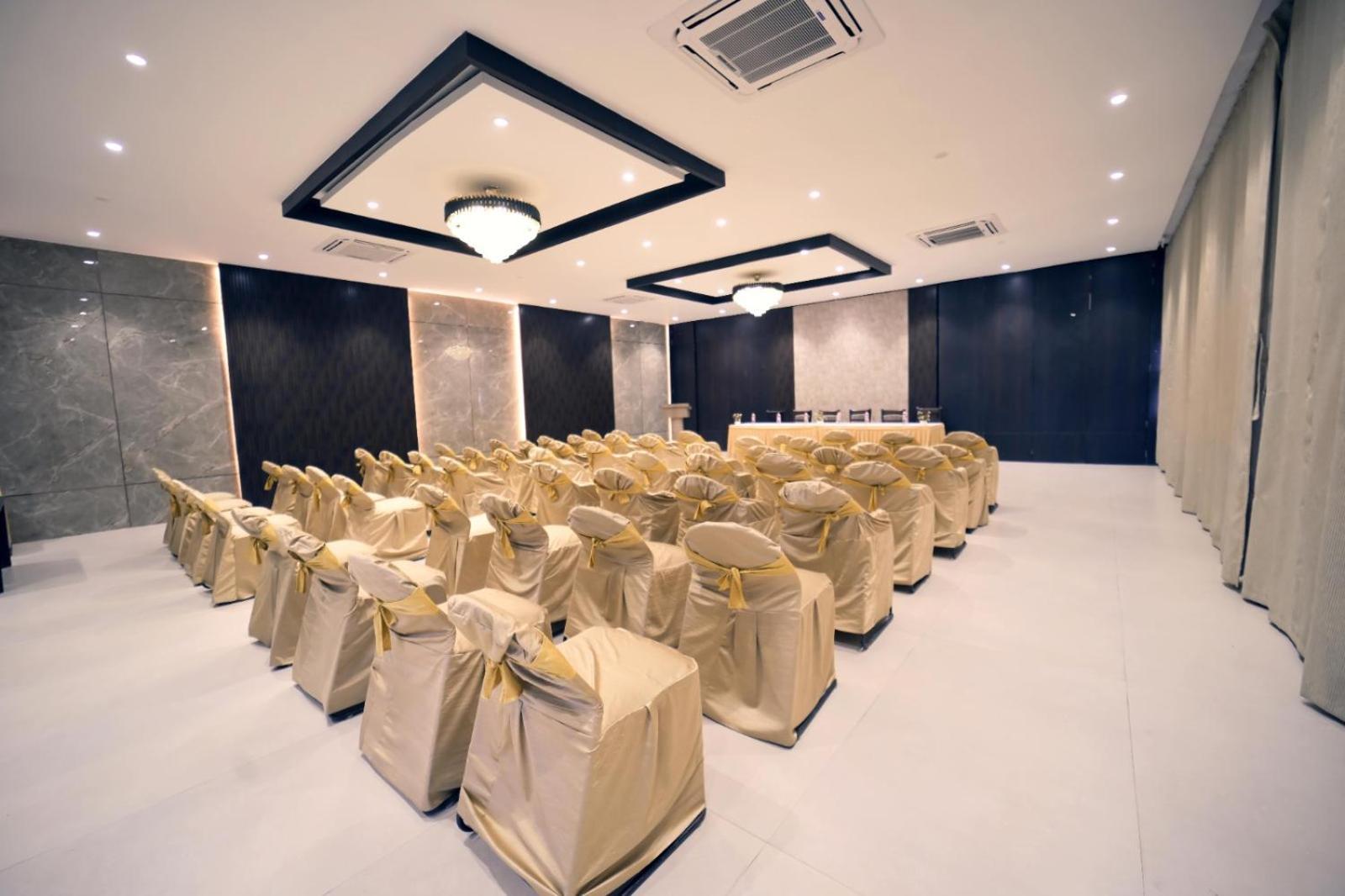 Hotel Prag Continental Guwahati Eksteriør billede