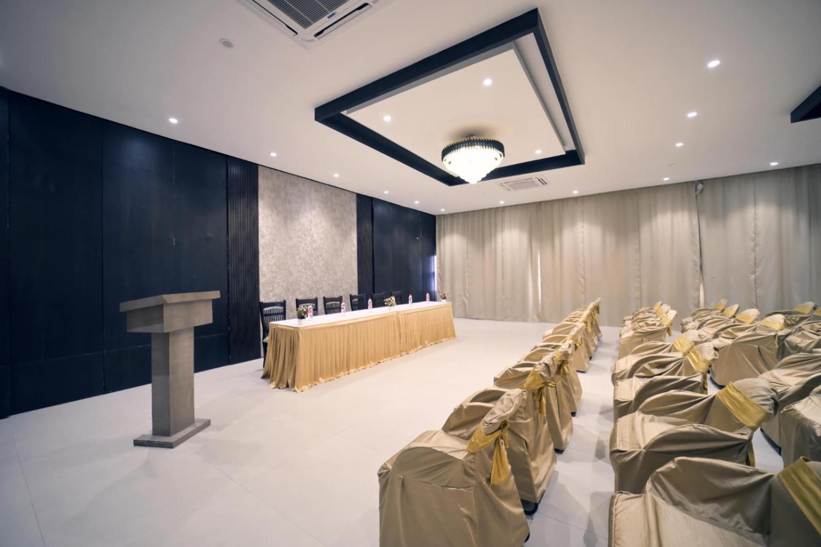 Hotel Prag Continental Guwahati Eksteriør billede