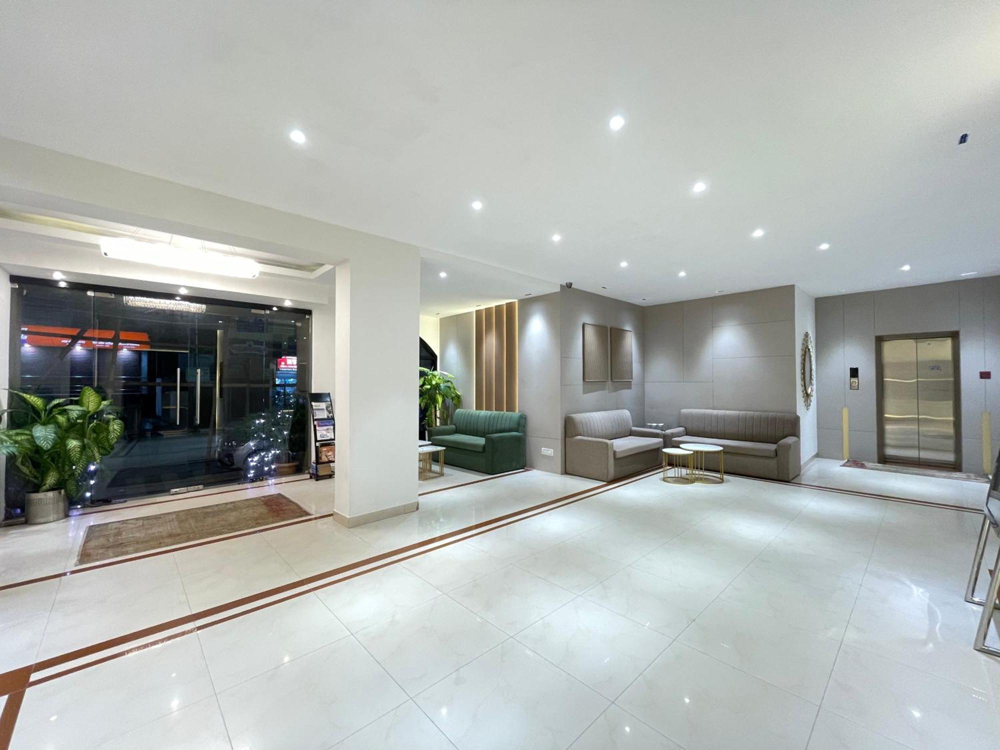 Hotel Prag Continental Guwahati Eksteriør billede
