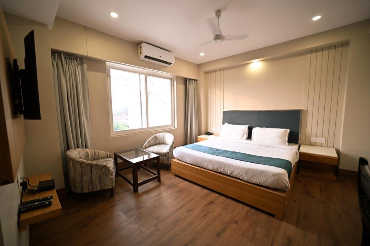 Hotel Prag Continental Guwahati Eksteriør billede