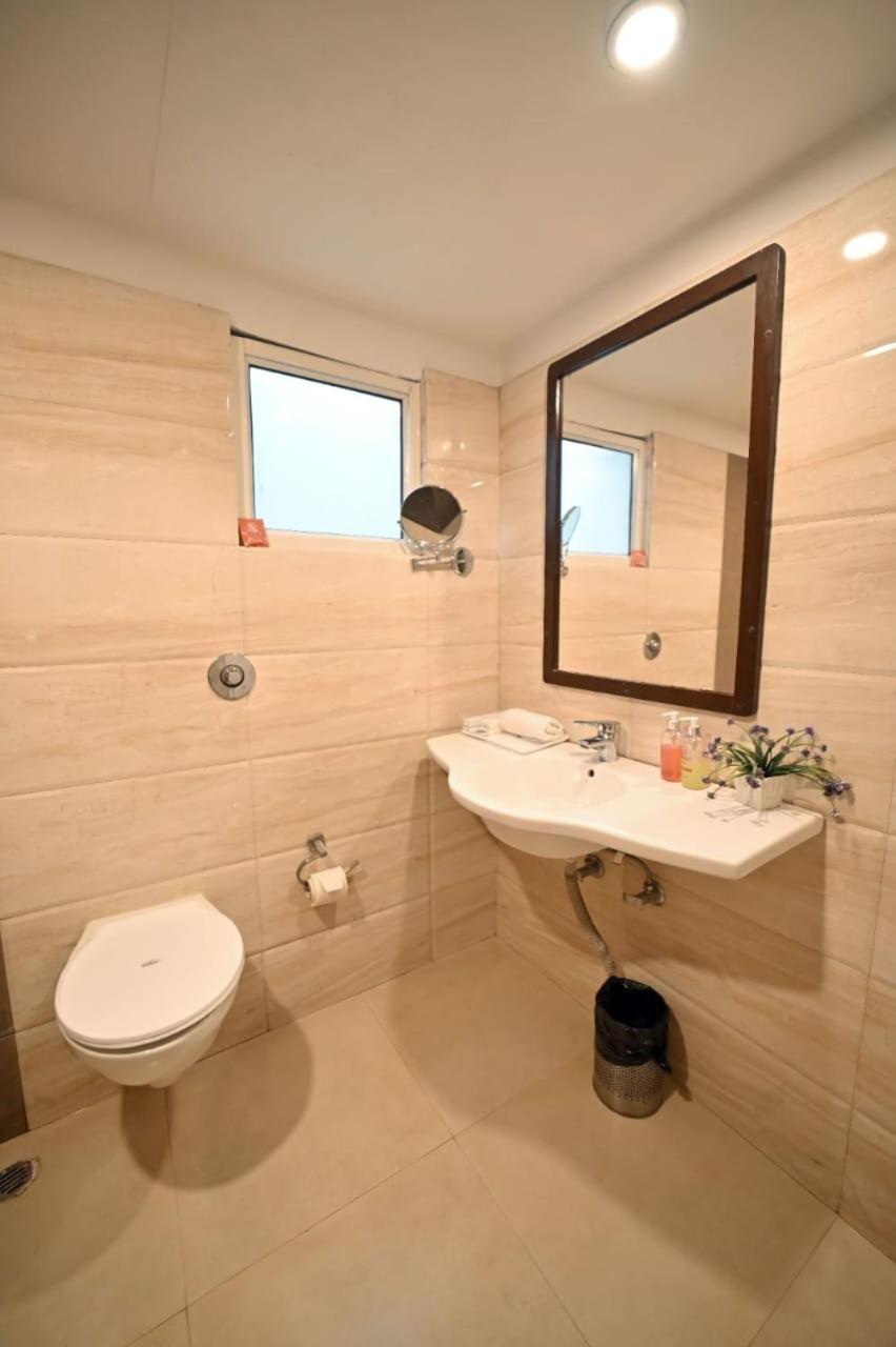 Hotel Prag Continental Guwahati Eksteriør billede