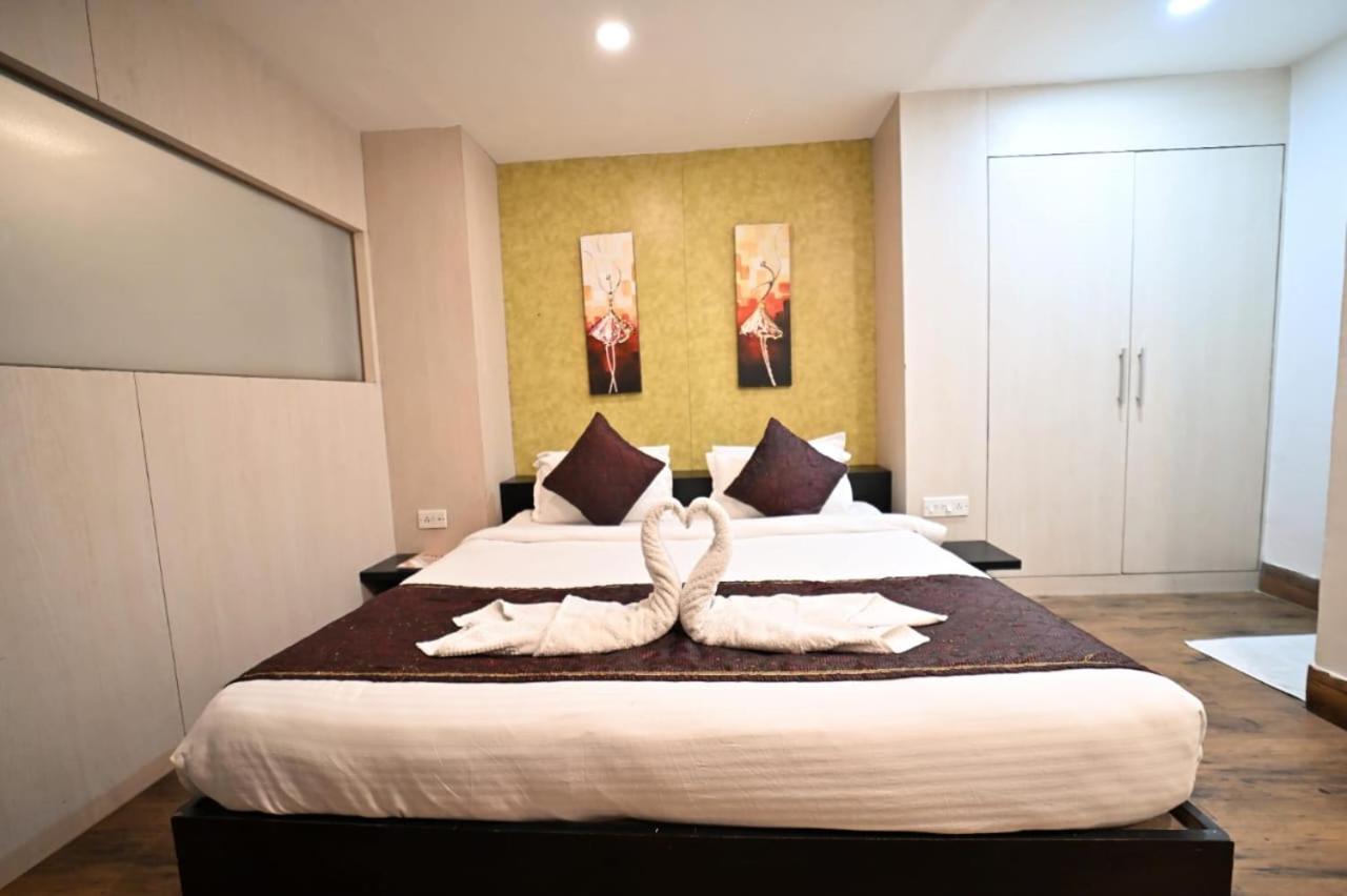 Hotel Prag Continental Guwahati Eksteriør billede