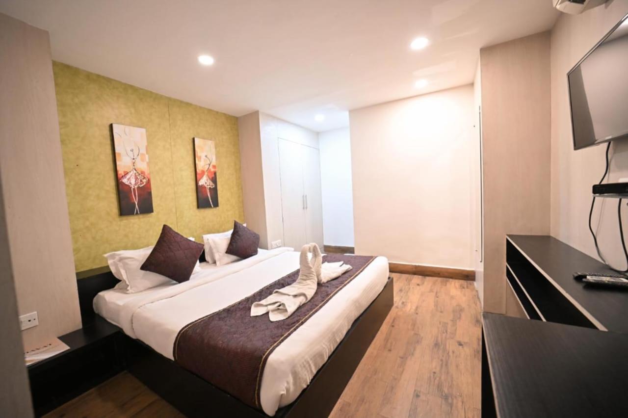 Hotel Prag Continental Guwahati Eksteriør billede
