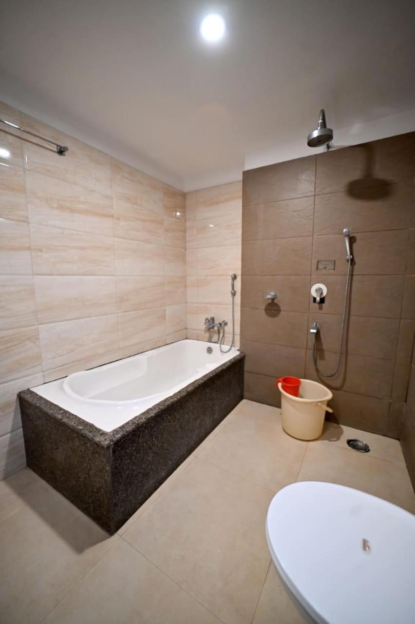 Hotel Prag Continental Guwahati Eksteriør billede