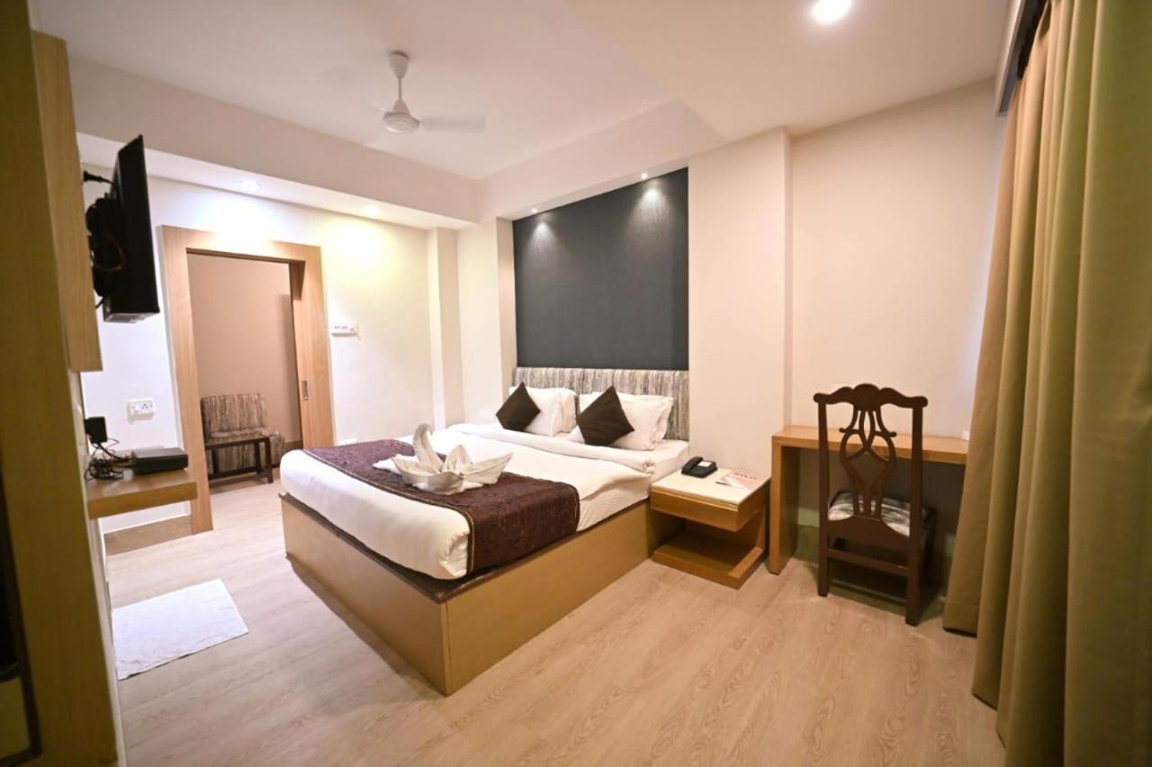 Hotel Prag Continental Guwahati Eksteriør billede