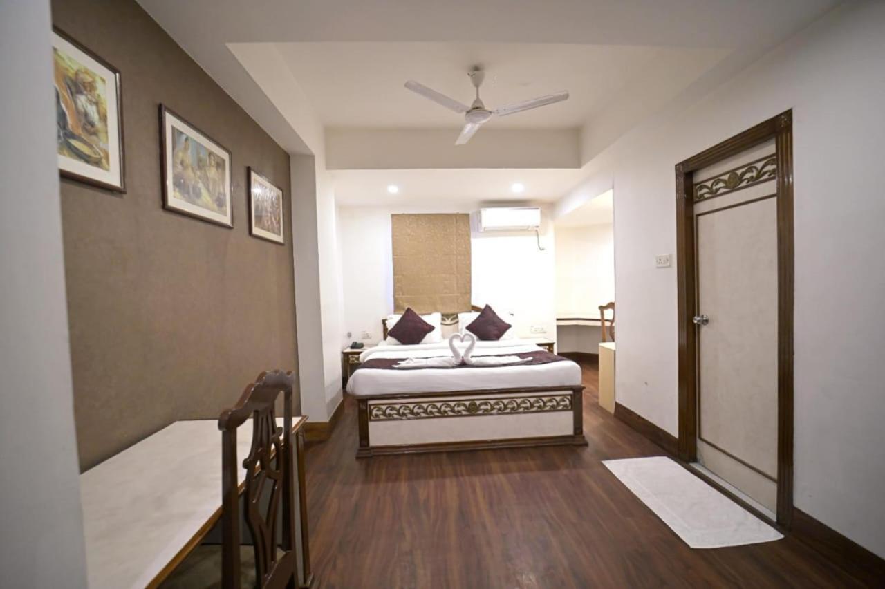 Hotel Prag Continental Guwahati Eksteriør billede