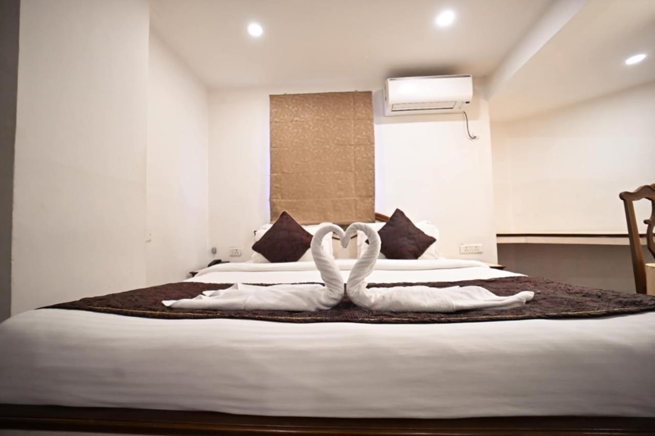 Hotel Prag Continental Guwahati Eksteriør billede