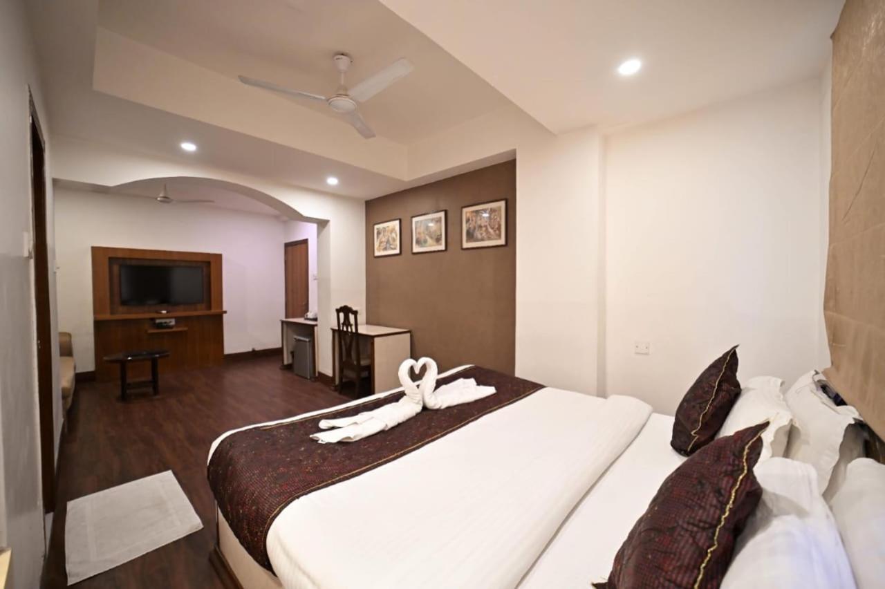 Hotel Prag Continental Guwahati Eksteriør billede