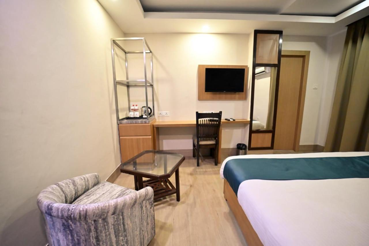 Hotel Prag Continental Guwahati Eksteriør billede